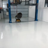 Podlaha po natření Epoxybanem, odstín šedý RAL 7045